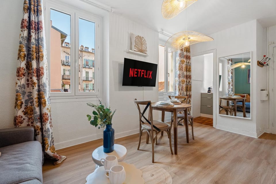 TV and multimedia, Kitchen or kitchenette, Seating area, Dining area