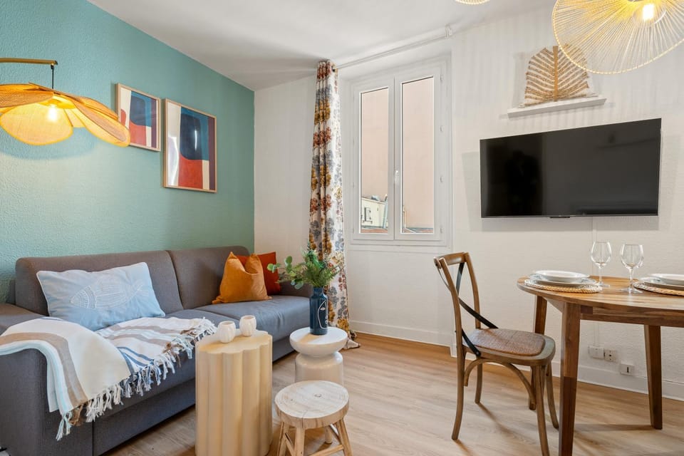 Communal lounge/ TV room, Living room, Seating area