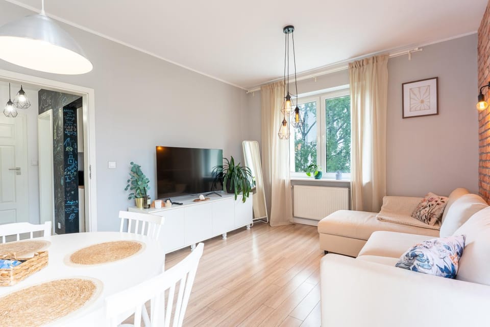 TV and multimedia, Living room, Seating area, Dining area, Evening entertainment