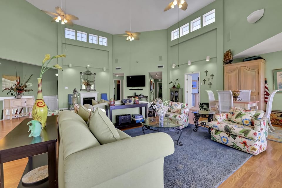 6BR Spacious Beach Home with Big Balcony and Views House in Hitchcock