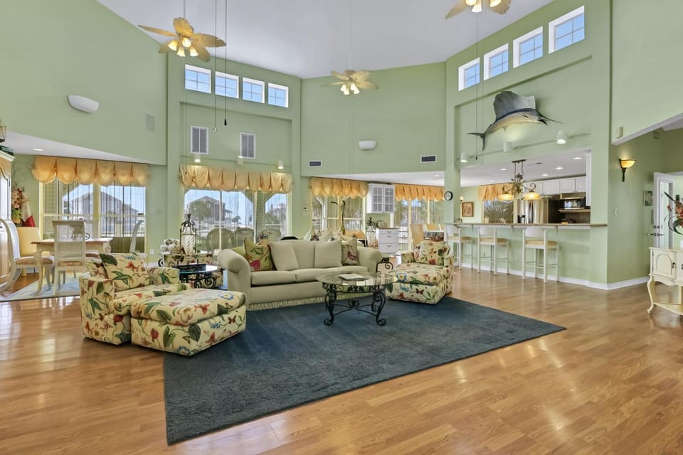 6BR Spacious Beach Home with Big Balcony and Views House in Hitchcock