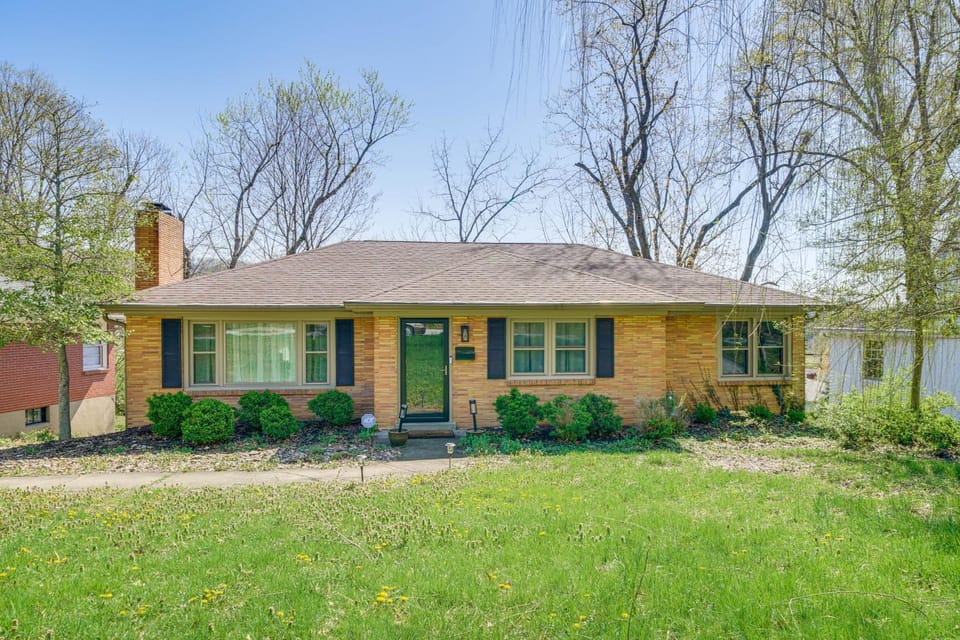 4 Mi to Churchill Downs: Updated Retreat w/ Deck! House in Jefferson County