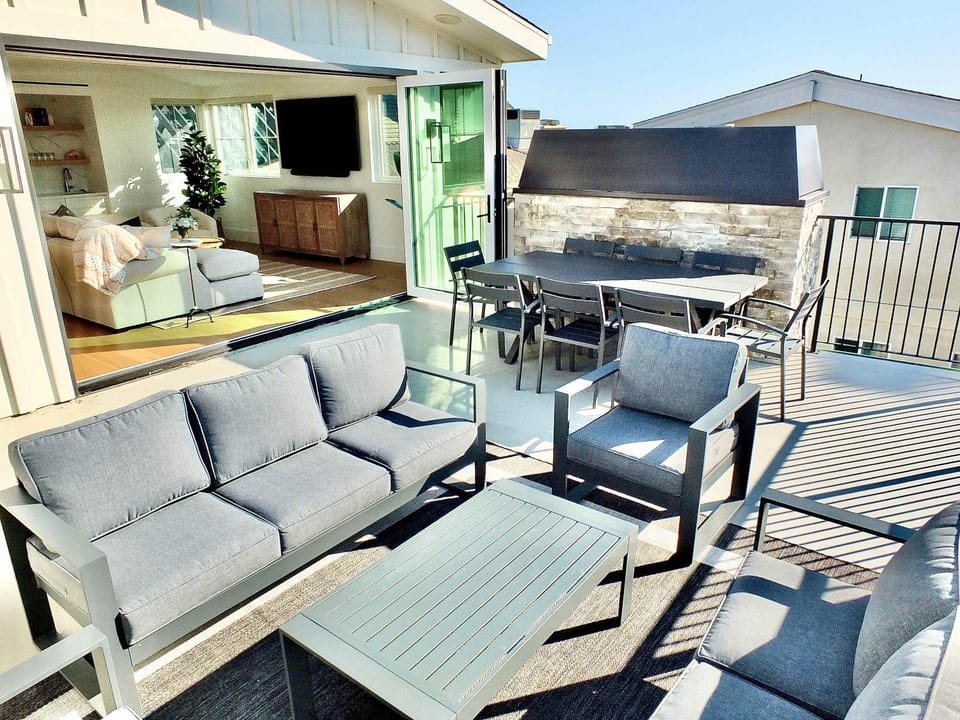 Beach Paradise - Stunning 3-Story in Long Beach House in Long Beach