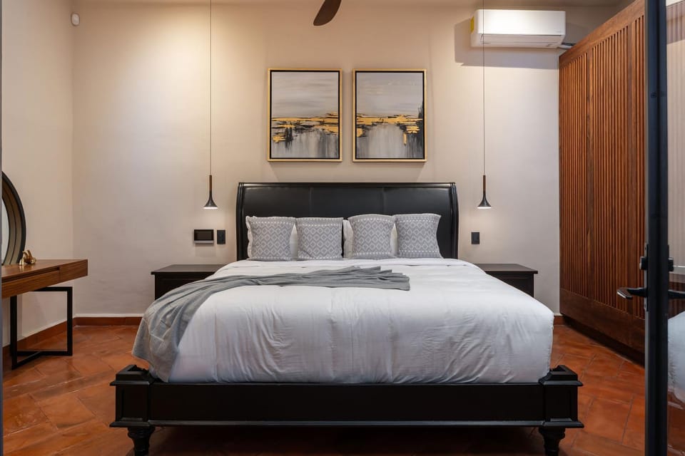 Bed, Photo of the whole room, Bedroom, wardrobe, air conditioner