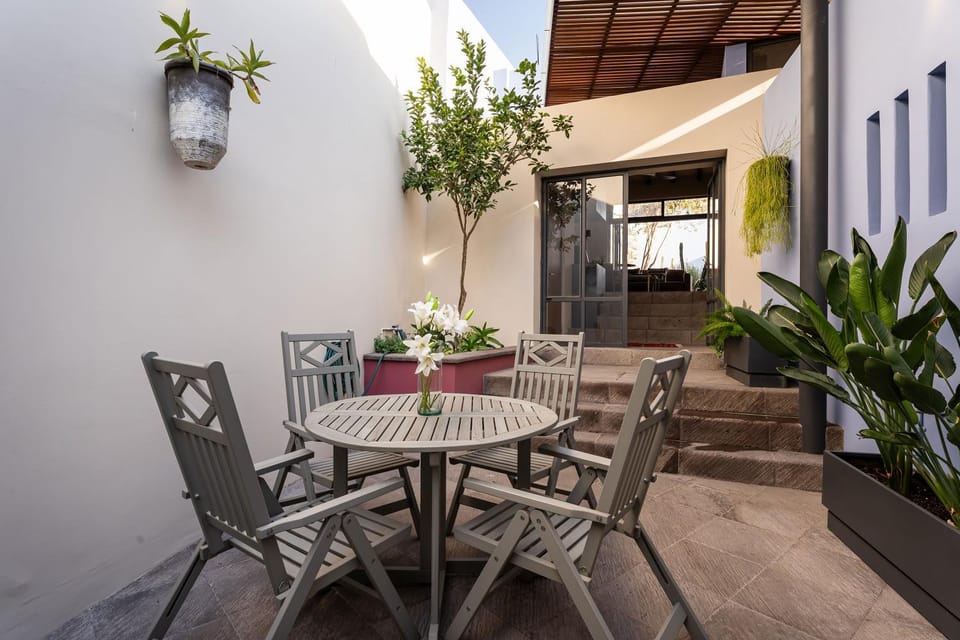 Patio, Dining area