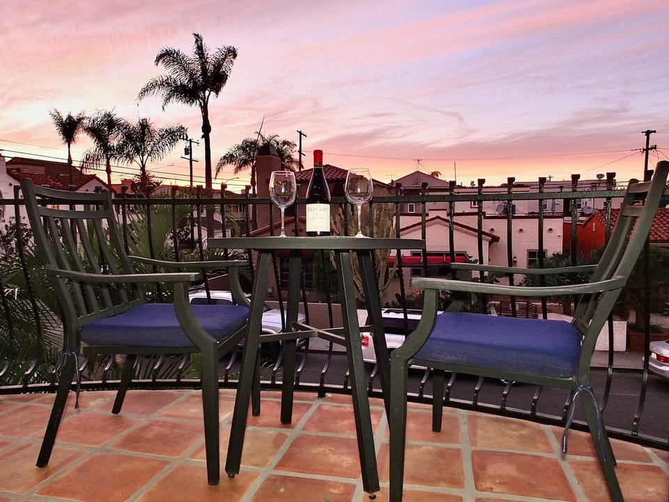 Beauty by the Beach - SoCal Fun House in Belmont Shore