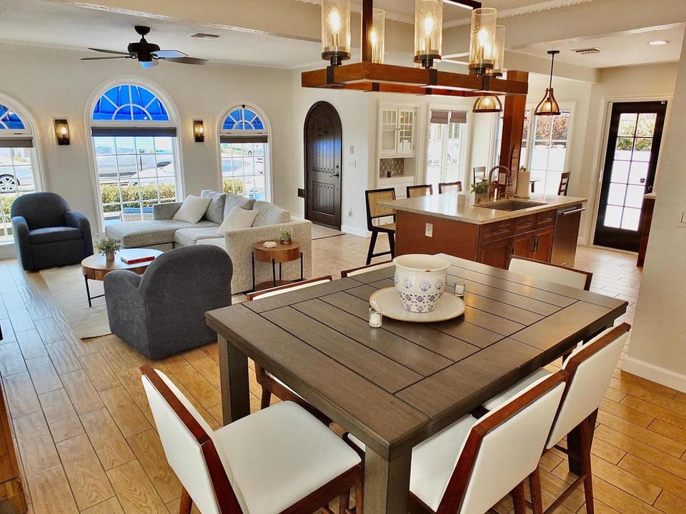 Belmont Shore Beach House - Incredible Oceanfront Views House in Belmont Shore