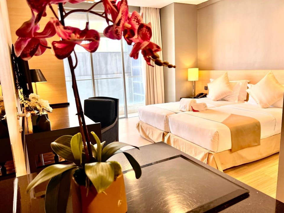 Bedroom, City view