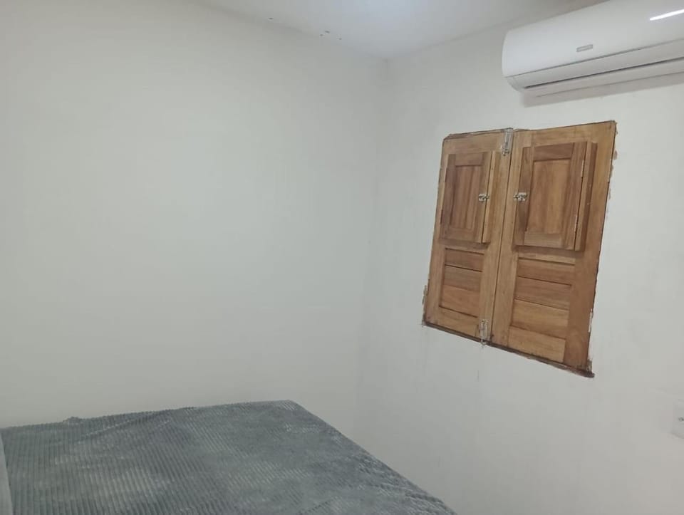 Bedroom, air conditioner