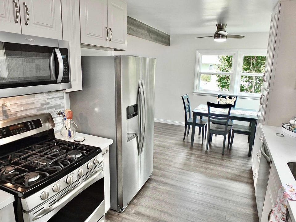 Greenbelt Guesthouse - Unlimited Peace & Privacy Golf Bowling Green & More House in Long Beach
