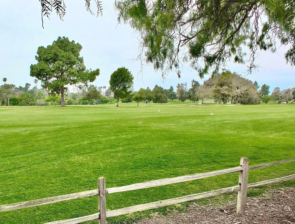Greenbelt Guesthouse - Unlimited Peace & Privacy Golf Bowling Green & More House in Long Beach