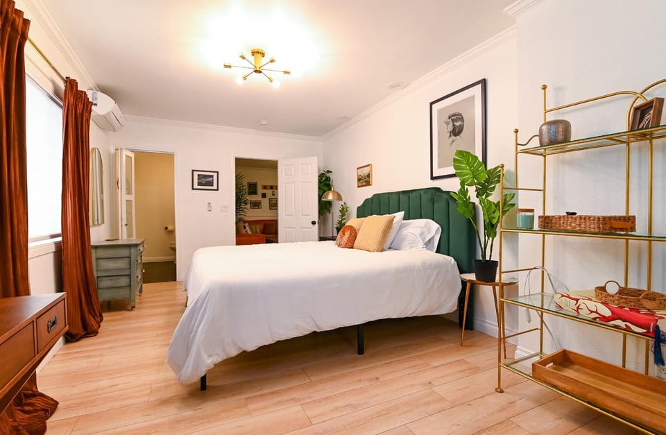 Immaculate 3BDR Bungalow - 5-Min Walk to Beach House in Long Beach