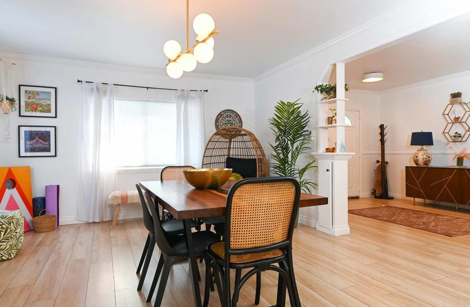 Immaculate 3BDR Bungalow - 5-Min Walk to Beach House in Long Beach