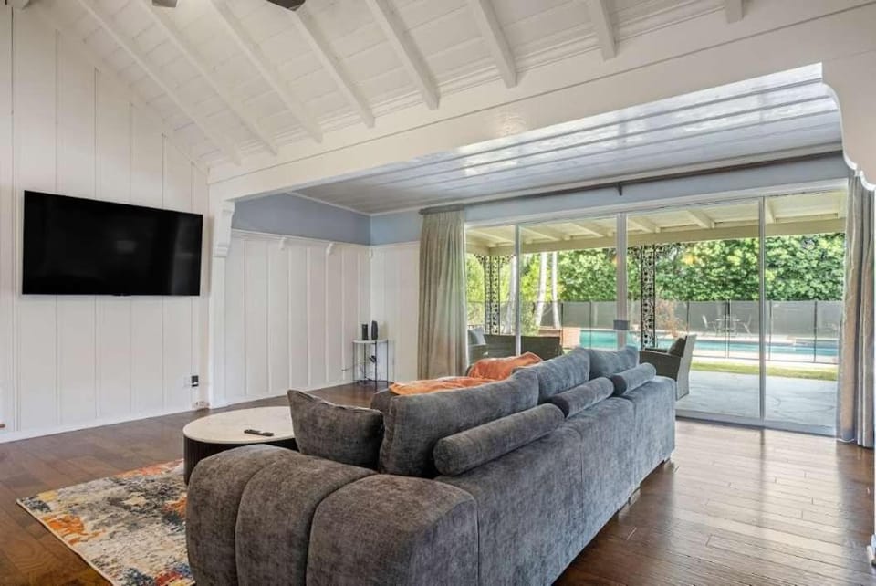 The Otsego Hideaway House in Valley Village