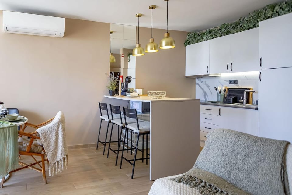 Kitchen or kitchenette, Living room