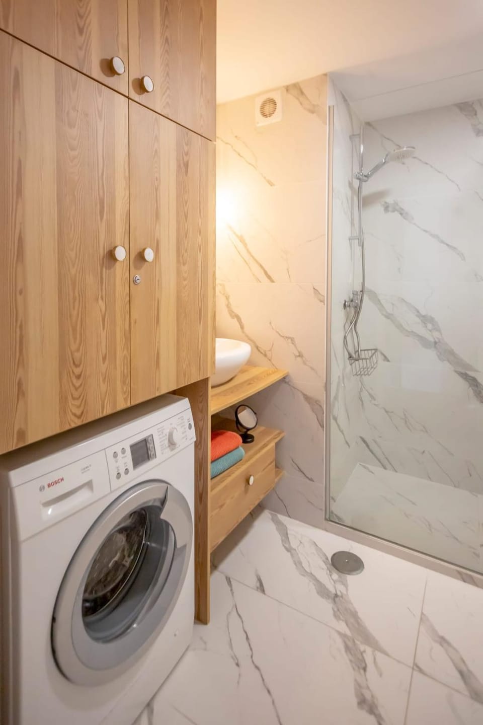 Bathroom, washing machine