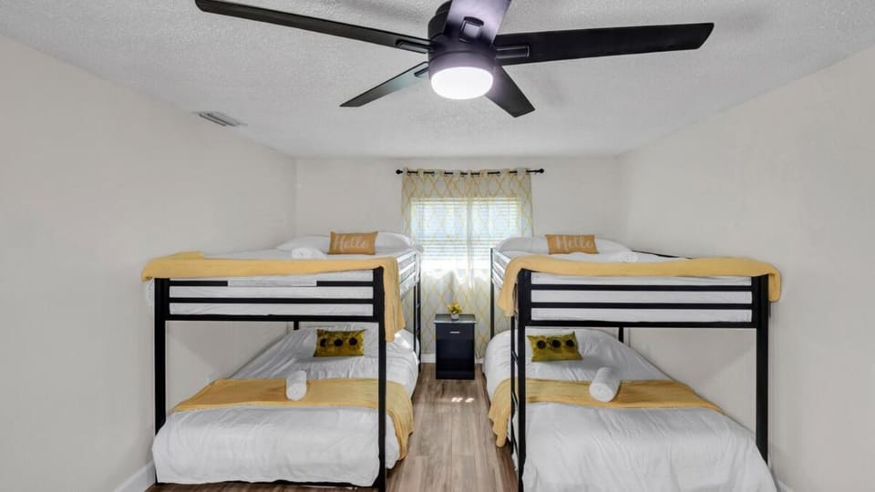 Bed, Photo of the whole room, Bedroom, bunk bed