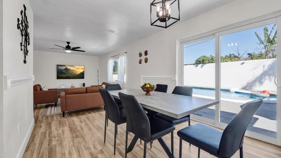 Living room, Seating area, Dining area