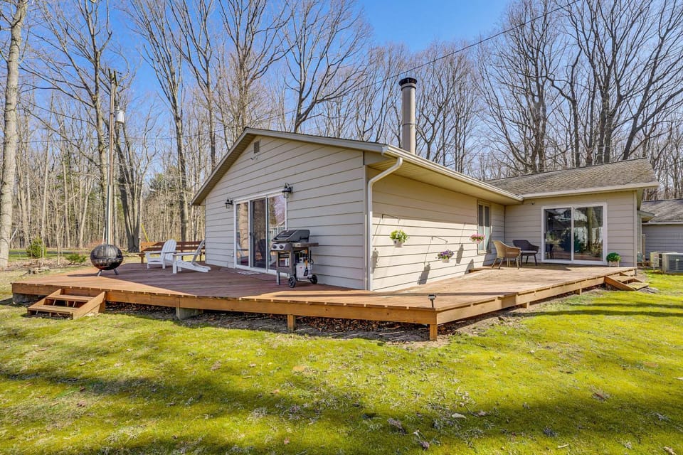 3 Mi to Duck Lake State Park: Home w/ Deck! House in Wisconsin