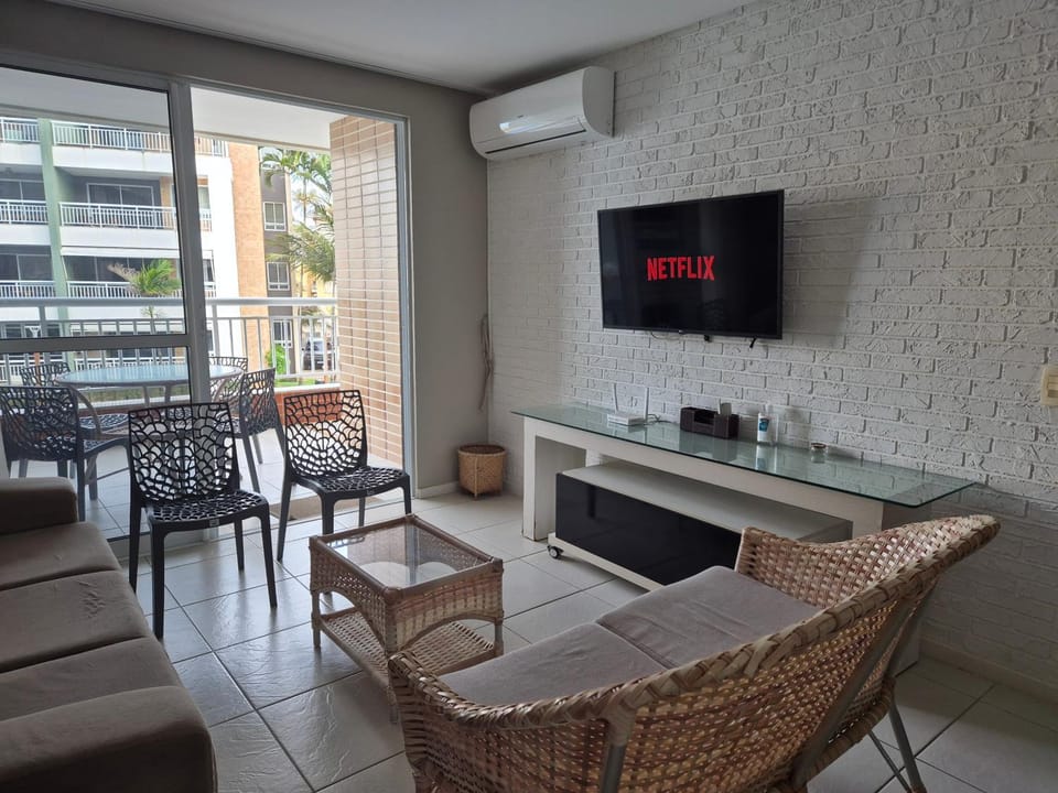 Communal lounge/ TV room, TV and multimedia, Living room, Seating area, Dining area, Evening entertainment, air conditioner
