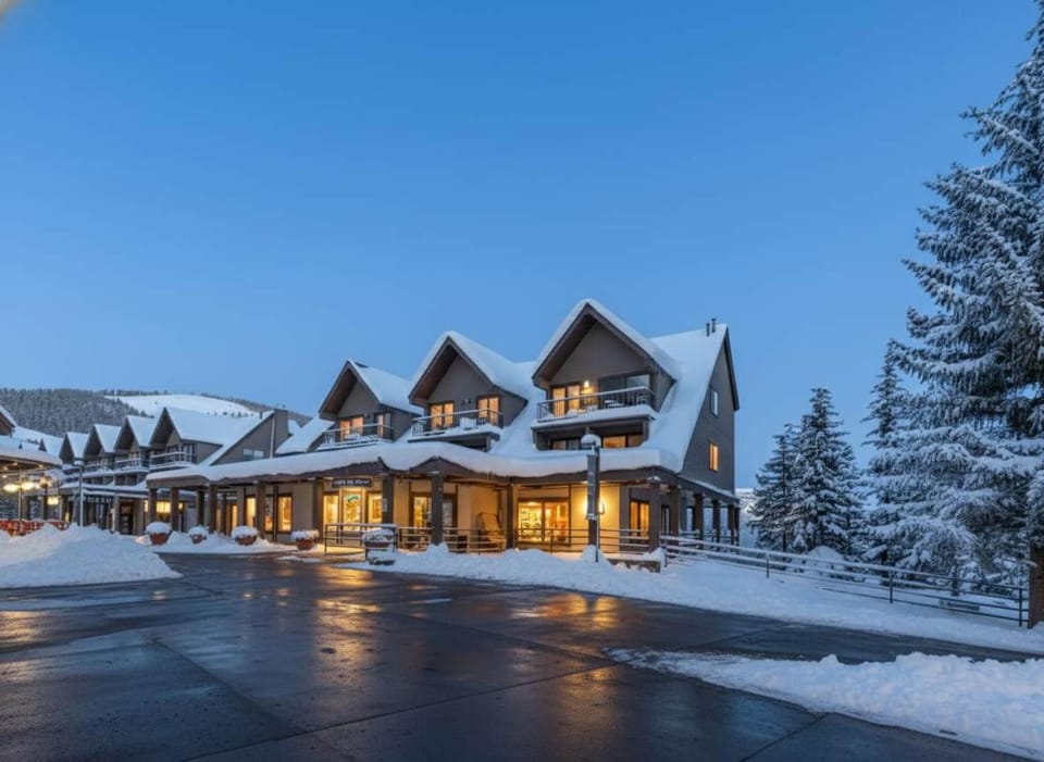 Modern Condo with Slopeside Comfort plus Amenities House in Park City