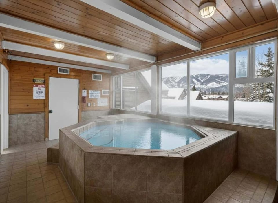 Modern Condo with Slopeside Comfort plus Amenities House in Park City