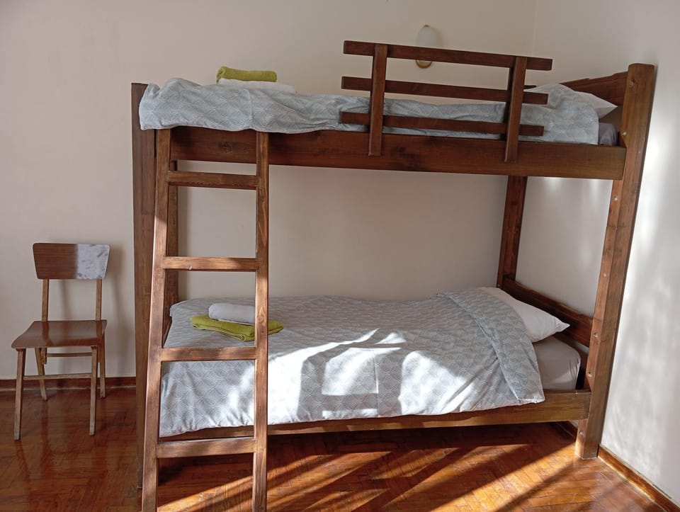 4 Single beds room 5' from metro Hostel in Athens