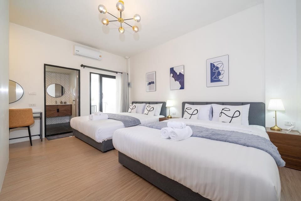 Bed, Photo of the whole room, Bedroom, air conditioner