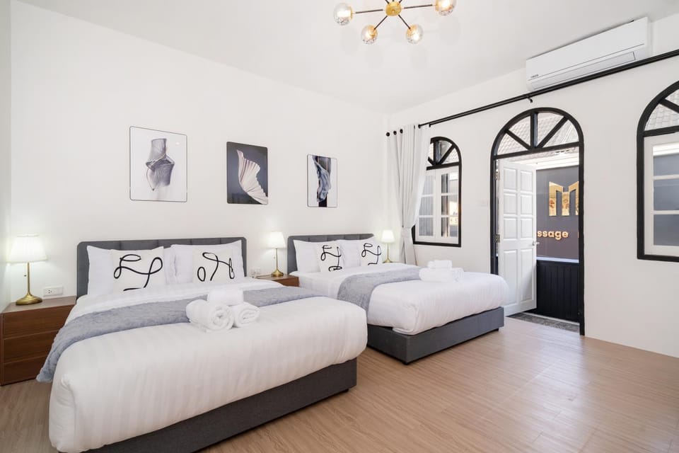 Photo of the whole room, Bedroom