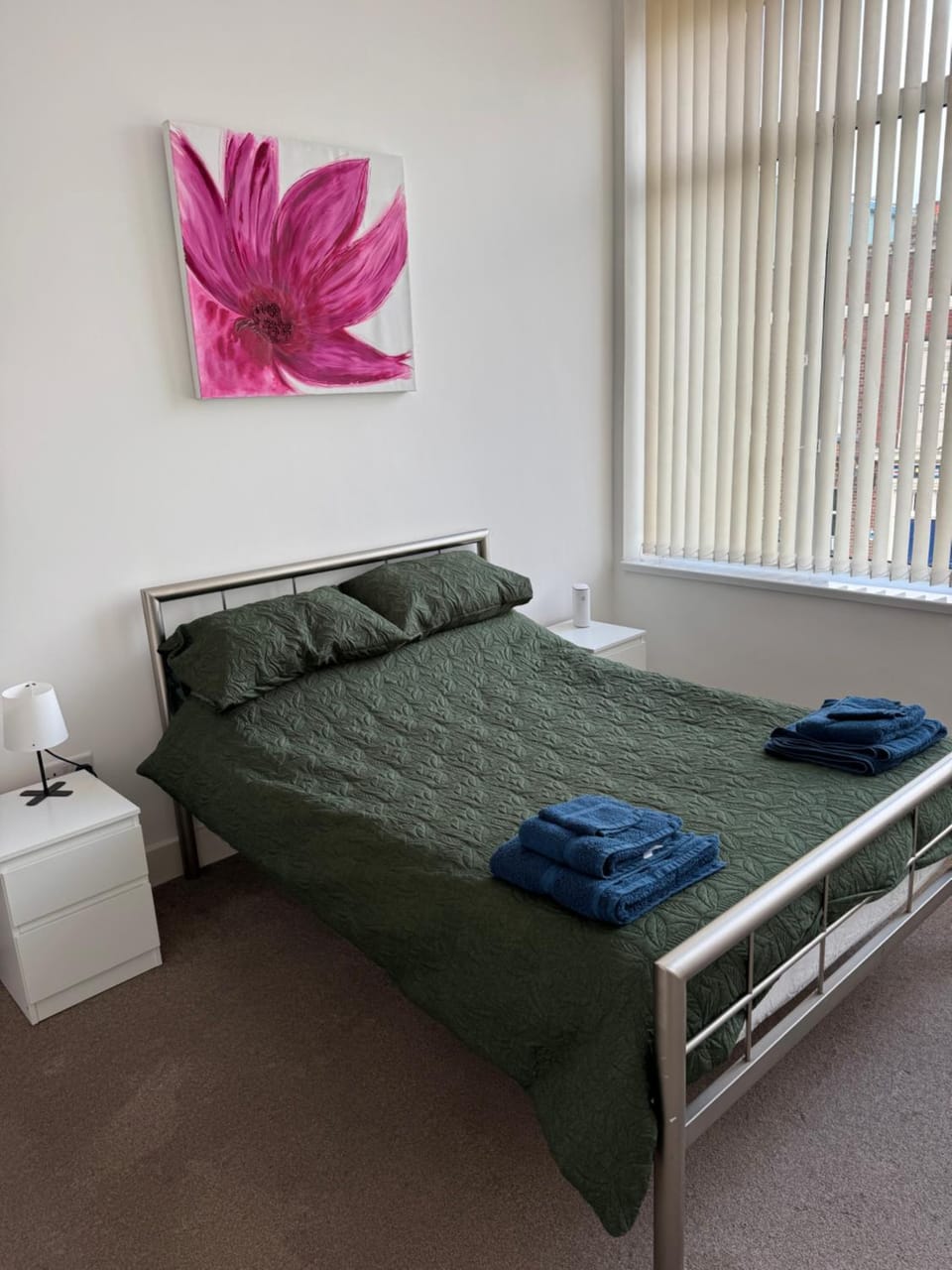 Cosy 2 bedroom modern flat close to transport link Apartment in Gosport