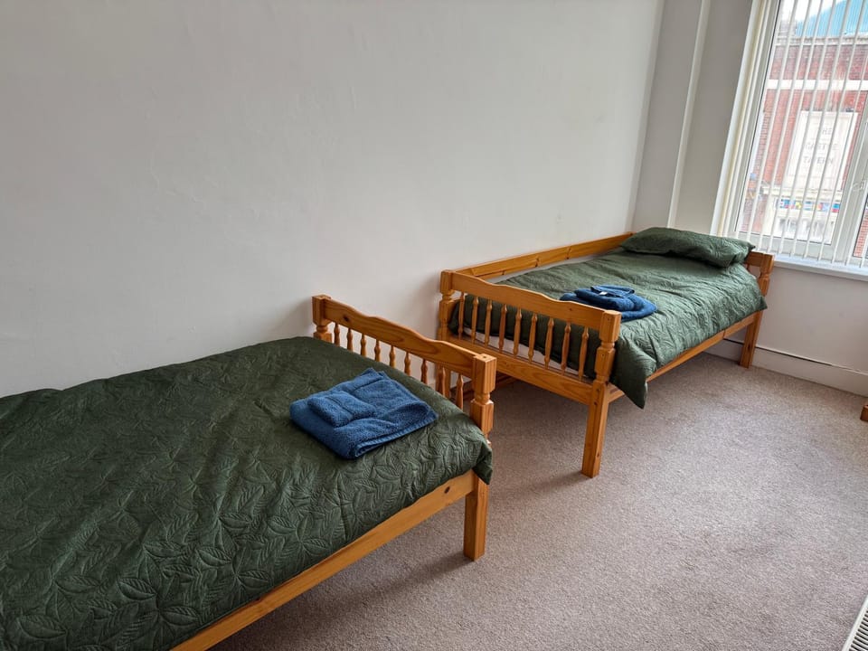 Cosy 2 bedroom modern flat close to transport link Apartment in Gosport