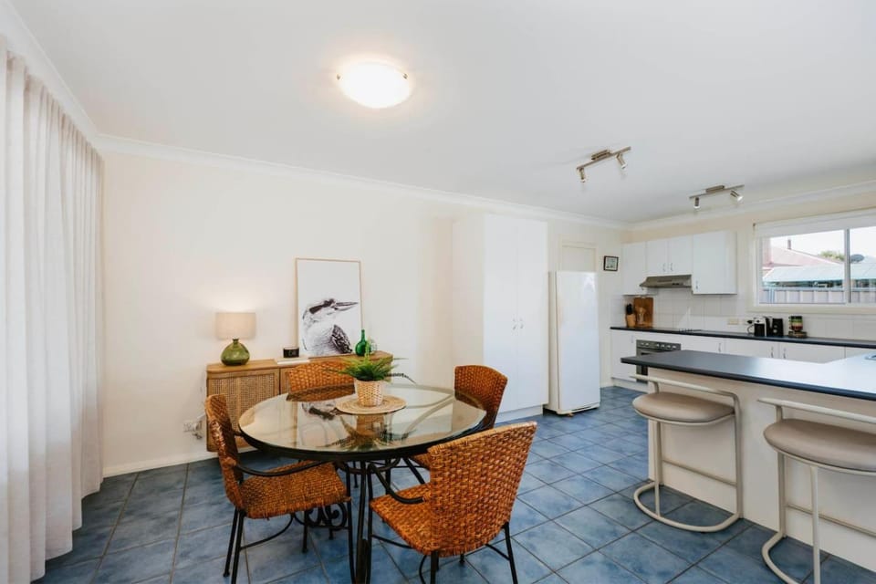 Kitchen or kitchenette, Other, Dining area