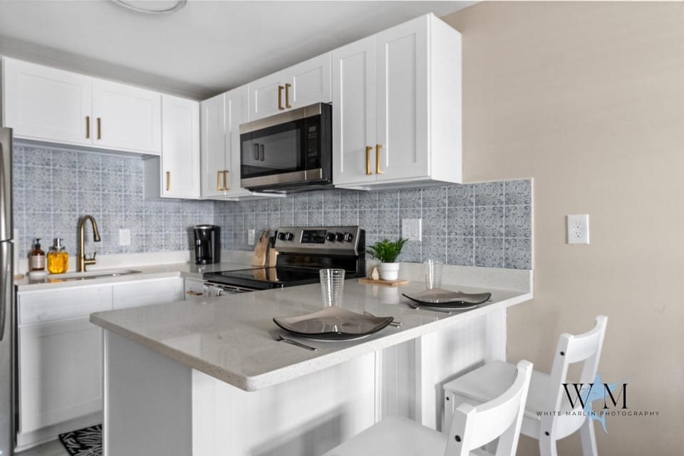 1BR condo with pool access, steps from the beach Perfect for family getaways! Apartment in Ocean City