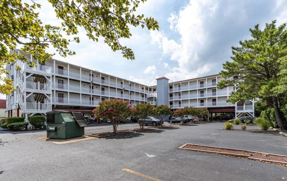 Studio with prime location next to Beach, Jolly Rogers and Boardwalk Apartment in Ocean City