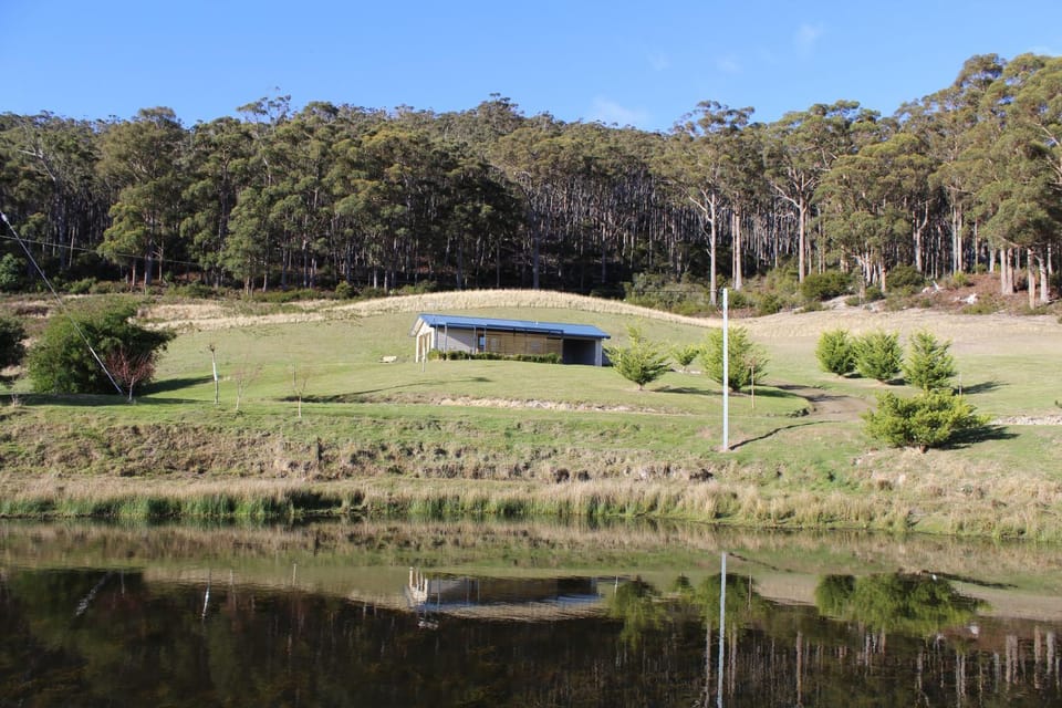 Facade/entrance, Natural landscape, View (from property/room), Garden view, Lake view