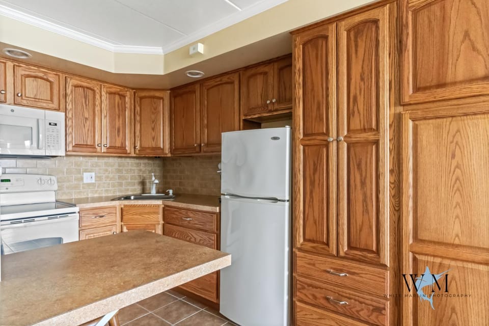 Studio with modern kitchen, one block to beach, boardwalk, and has a pool! Apartment in Ocean City