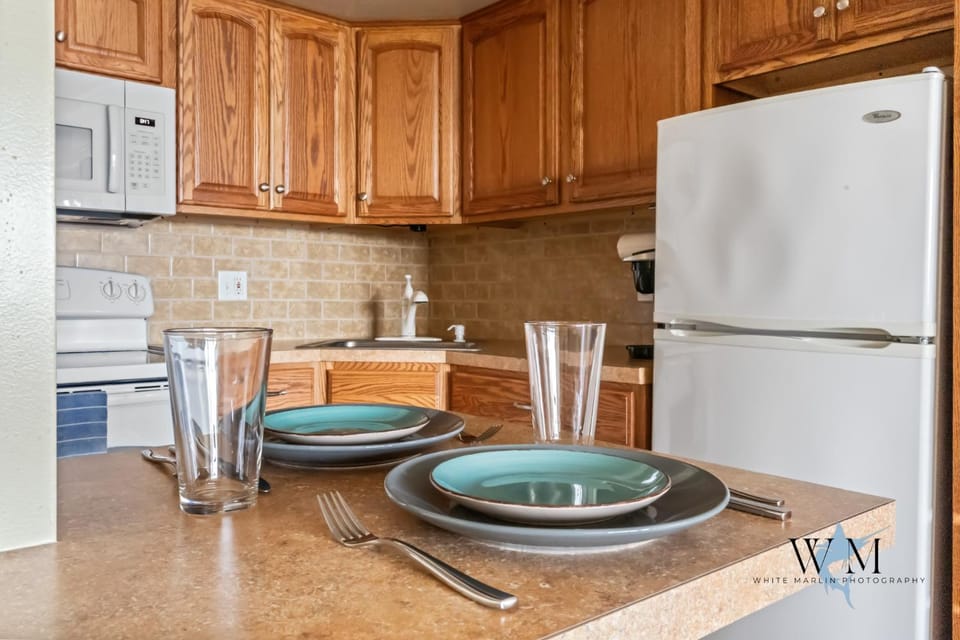 Studio with modern kitchen, one block to beach, boardwalk, and has a pool! Apartment in Ocean City