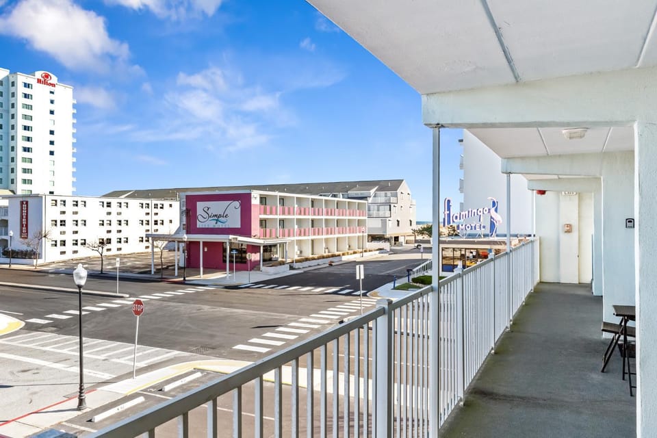 Remodeled studio with bright open layout, full kitchen, & community pool access! House in Ocean City