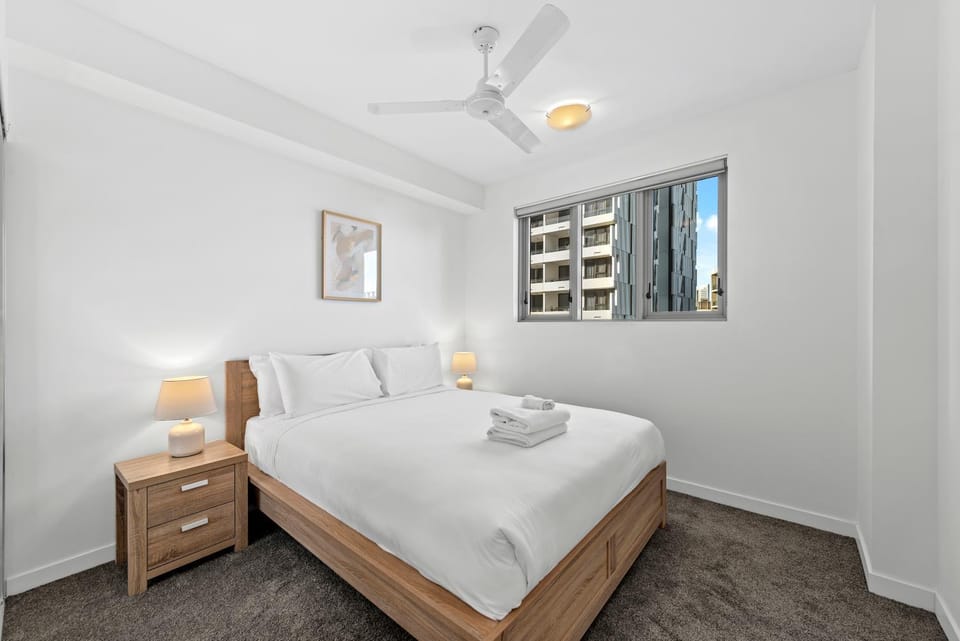 Bright & Spacious Apt with Pool, Parking =& Wi-Fi Apartment in Brisbane City