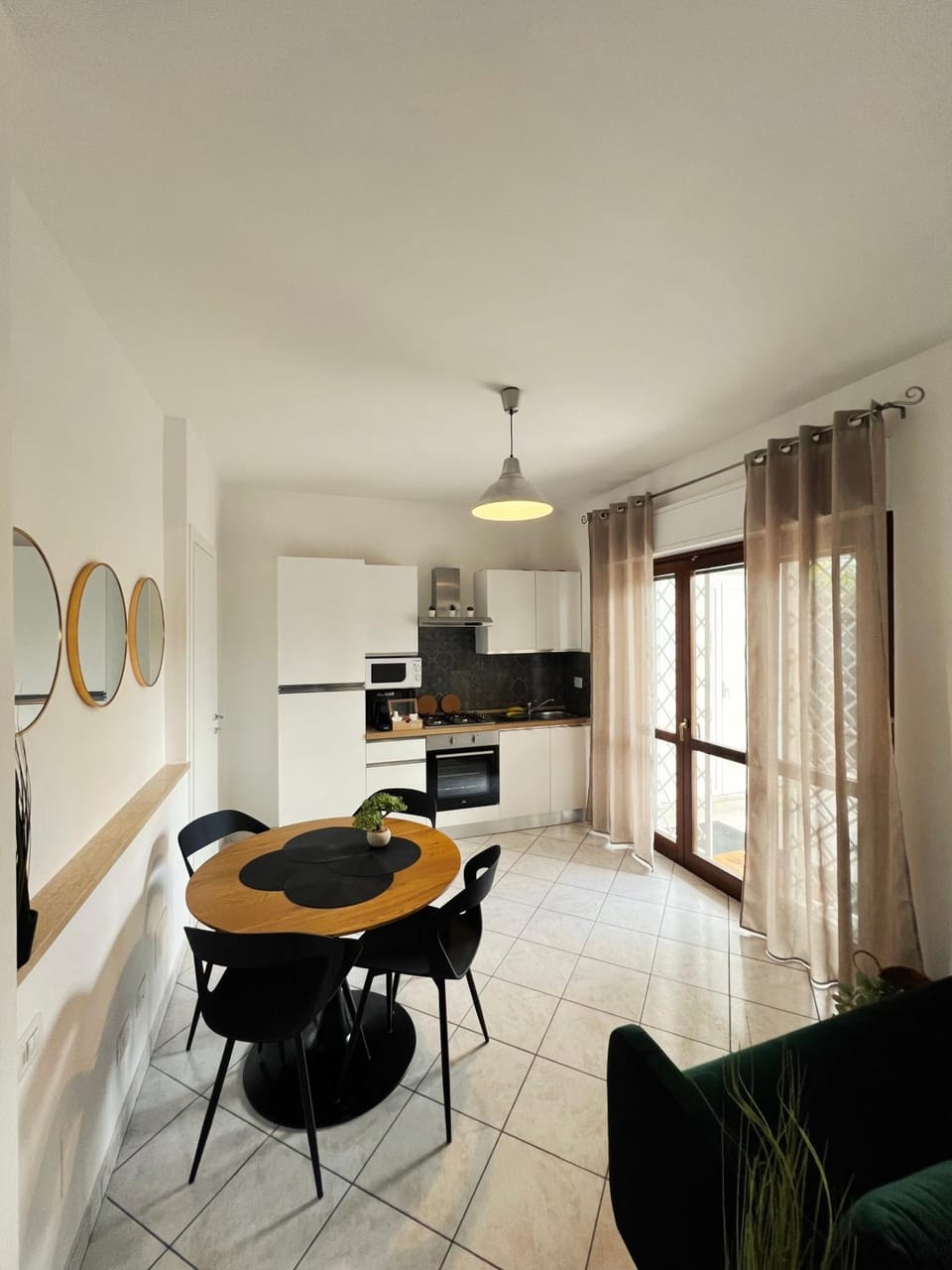 Kitchen or kitchenette, Living room