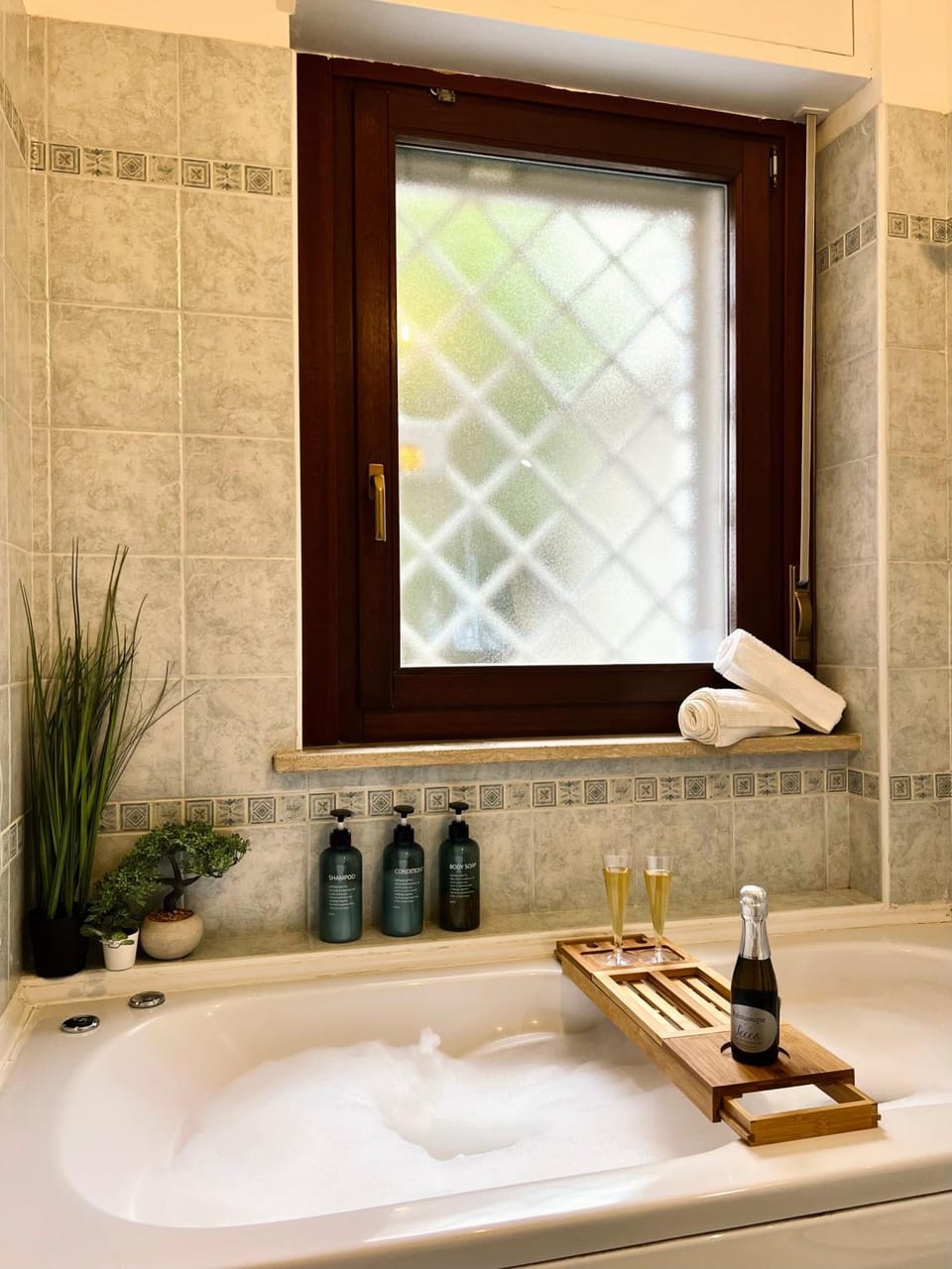 Hot Tub, Bathroom