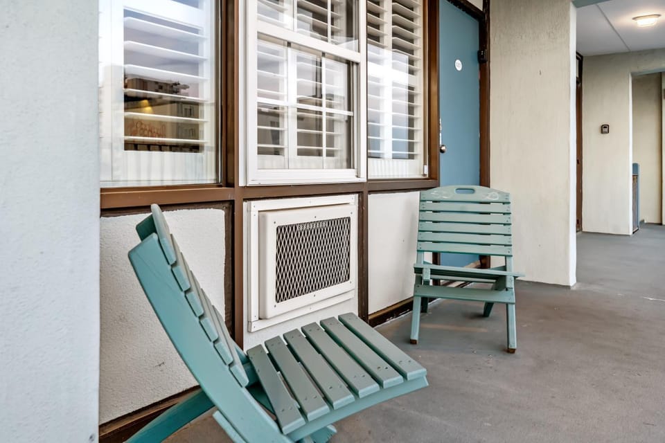 Beachy Studio Condo with Pool and steps from the OC Boardwalk Apartment in Ocean City
