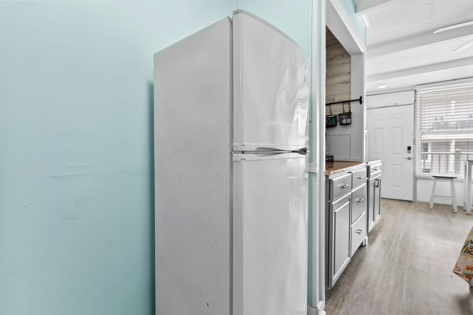 Ocean Waye Charming 1-Bedroom Condo Steps from the Beach House in Ocean City