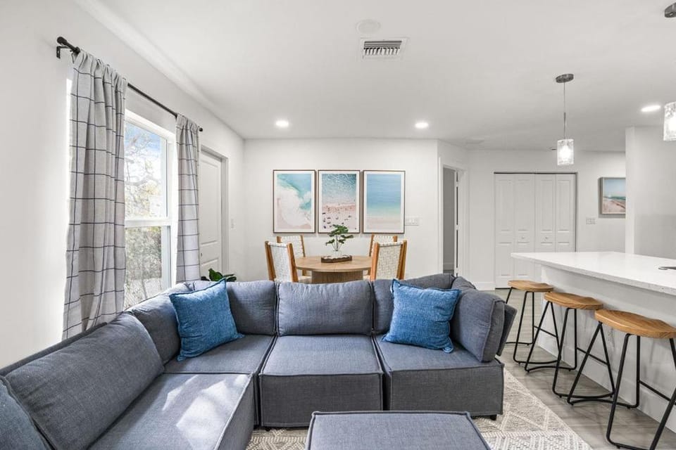The Jungle House - Brand New 32 Close to DT! House in West Palm Beach