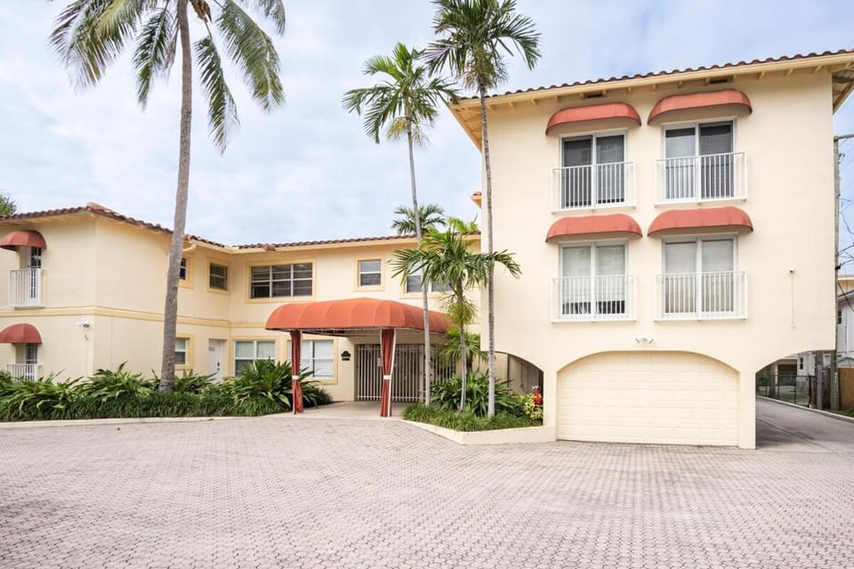 The Blue Octopus - 1br King Bed Condo Apartment in Fort Lauderdale