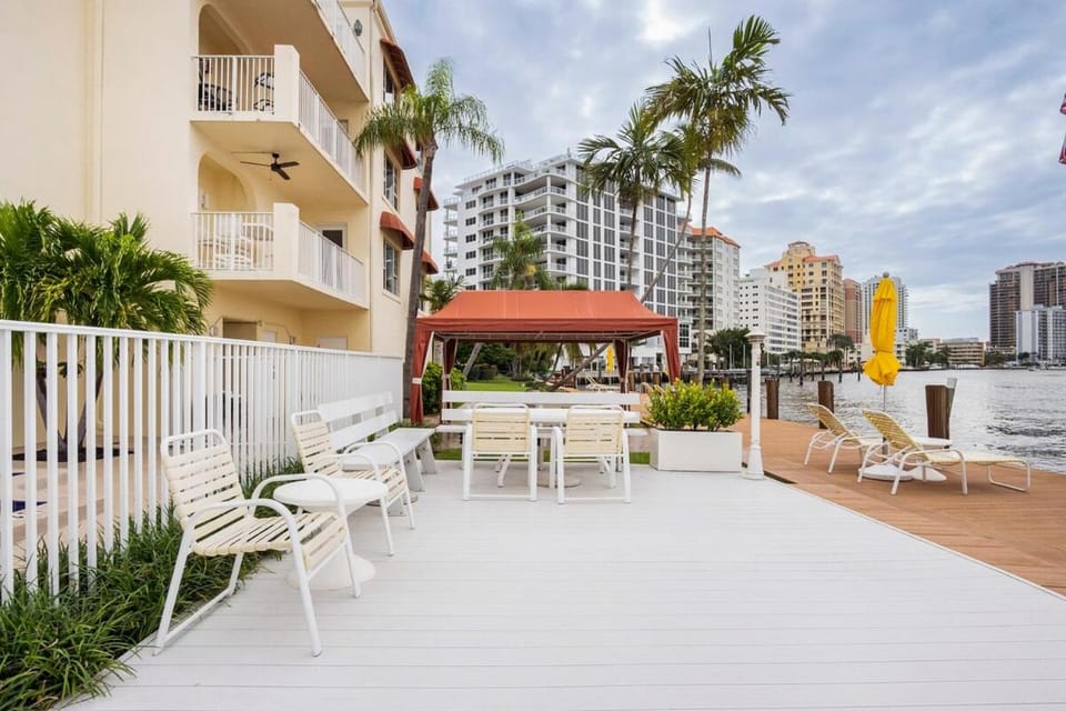 The Blue Octopus - 1br King Bed Condo Apartment in Fort Lauderdale