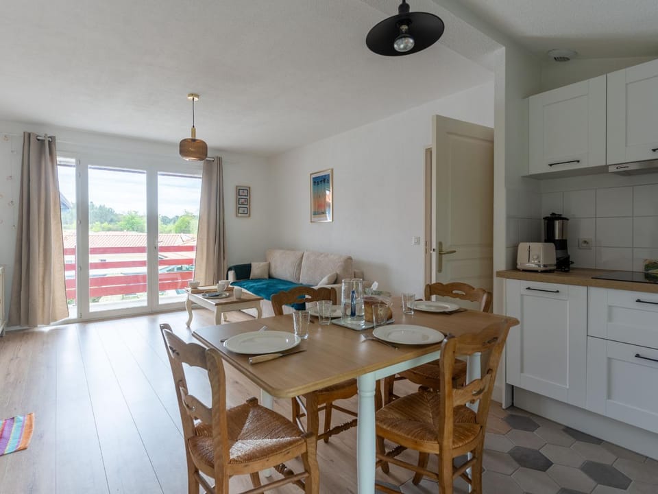 Appartement T2 Confortable avec Parking - Biscarrosse Bourg - FR-1-319-602 Apartment in Parentis-en-Born