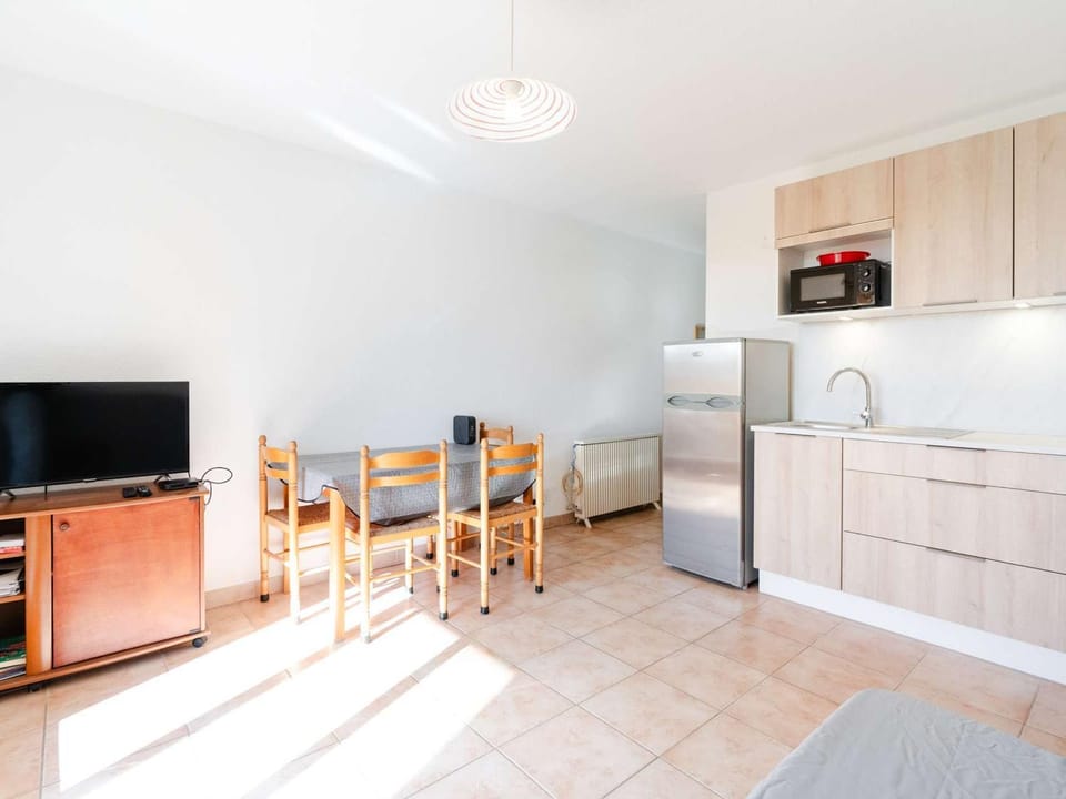 Appartement T2 avec Wifi, Animaux admis et Parking à Saint-Pierre-La-Mer - FR-1-409-280 Apartment in Fleury