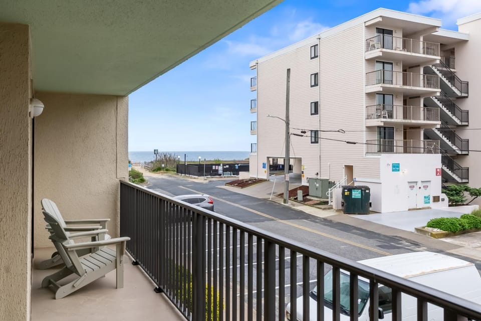 Ocean Block 2-Bedroom, 2-Bathroom Condo in Midtown Ocean City Apartment in Ocean City