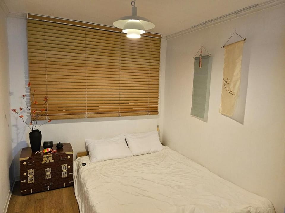 8 minutes away from Chungmuro Station, Breakfast provided for more than 5 nights, hill location Apartment in Seoul